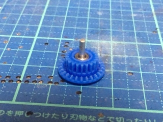 ミニ四駆！両軸のカウンターギヤシャフトをモーターピンで製作